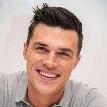 Finn Wittrock